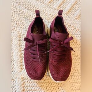 Skechers air cooled memory foam Burgundy Sneakers size 6